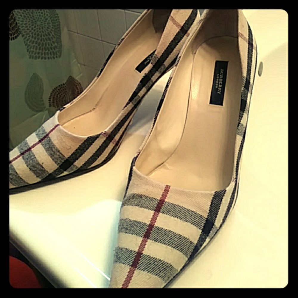 Burberry VINTAGE 2in pump SIZE 38